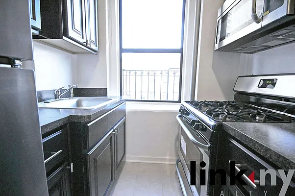 Rented by Link NY Realty | media 9