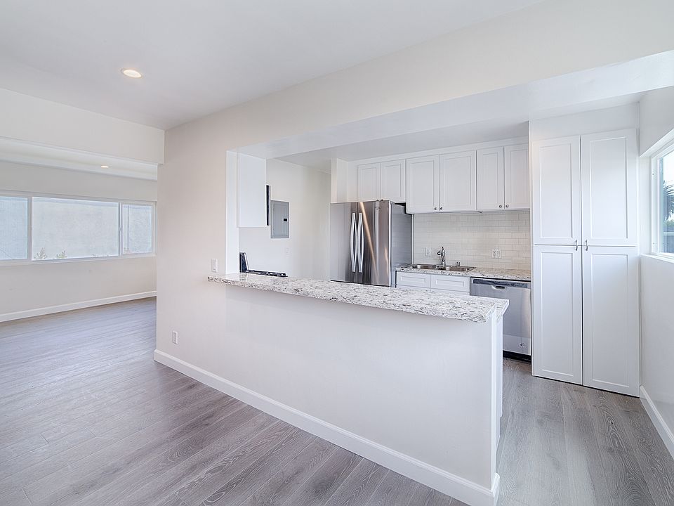1st image of 635 Westminster Ave Unit 3