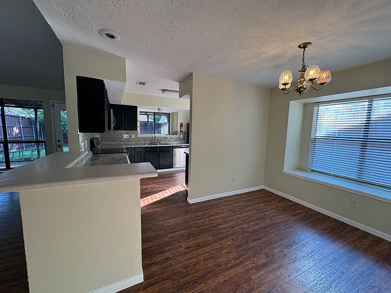 1200 Glyndon Dr — Photo 5