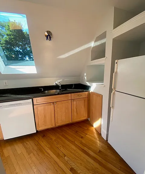 369-371 Lexington St #3 — Photo 6