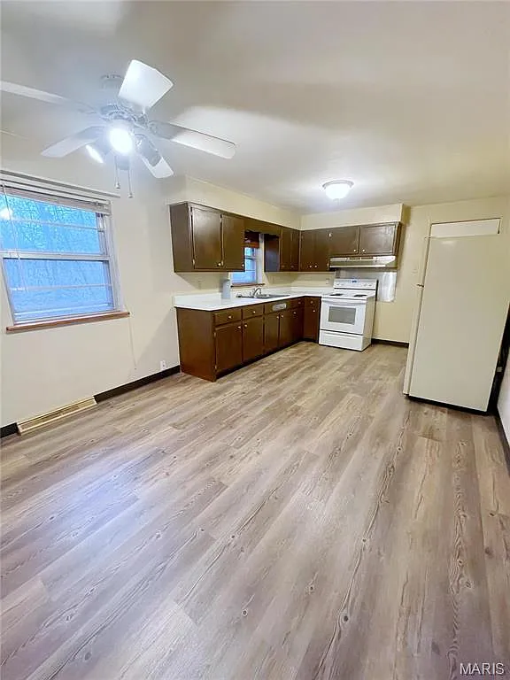 2 bed, 1.0 bath, 936 sqft, $1,150 — Photo 2