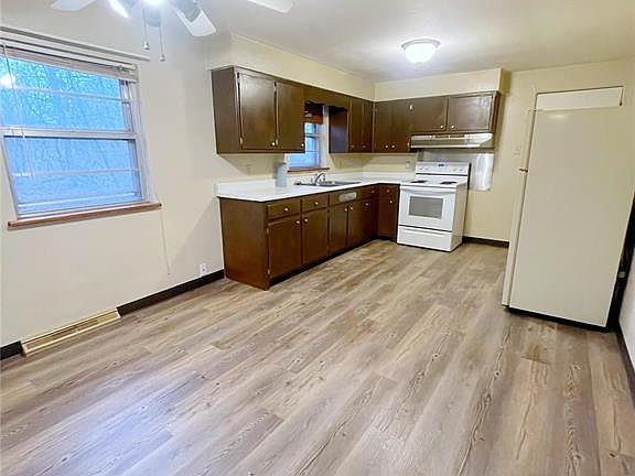 2nd image of 14 Minden Dr