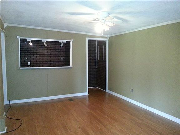 LR with Bar area