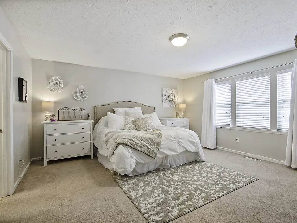 Logan-Square-Apartments-Near-Auburn-Bedroom