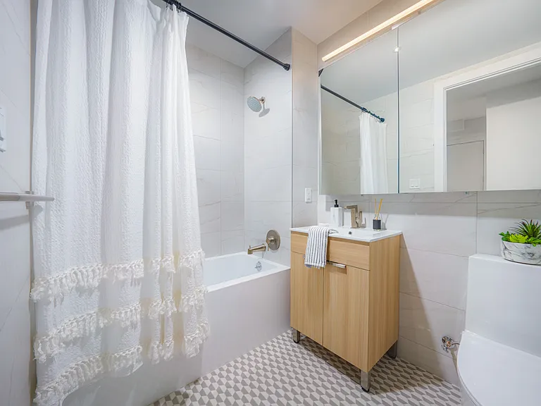 40 Bruckner Blvd #B716B — Photo 7