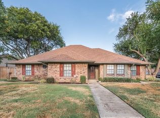 2700 Clearmeadow Dr, Bedford, TX 76021