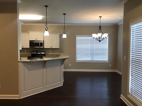 3rd image of 41 Lawrence Dr