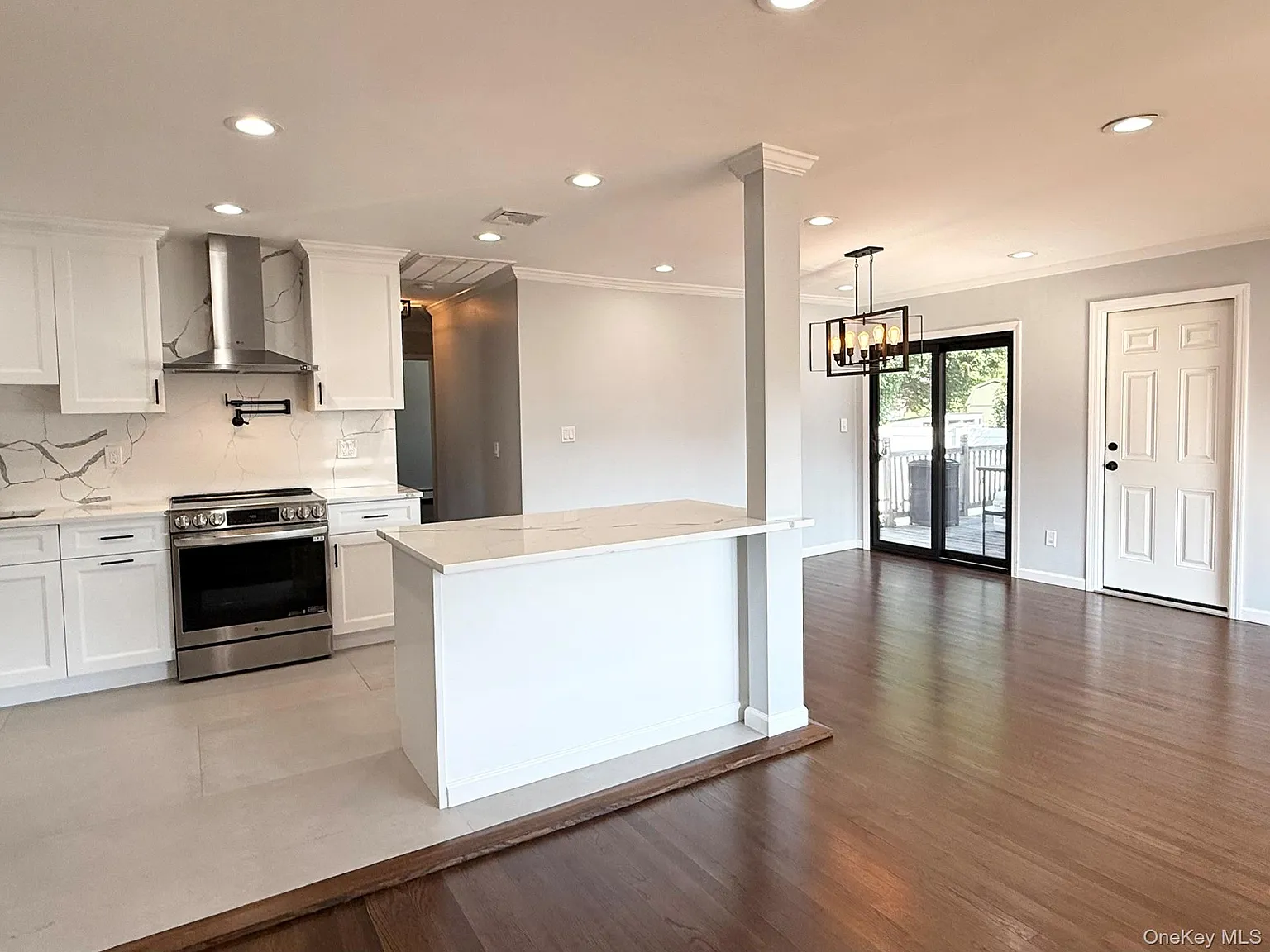 3 bed, 1.0 bath, 1120 sqft, $4,200 — Photo 4