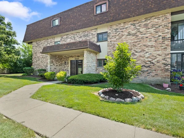 11137 East Rd APT A, Palos Hills, IL 60465