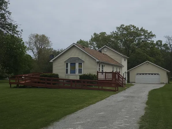 4674 Meadowlawn Dr, Fort Gratiot, MI 48059