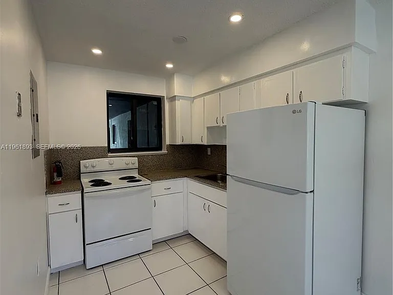 17150 NE 23rd Ave #10 — Photo 2