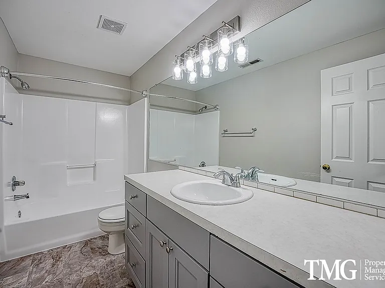 17015 NE 31st Way — Photo 11