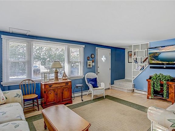 5th image of 29 E Culver Ave