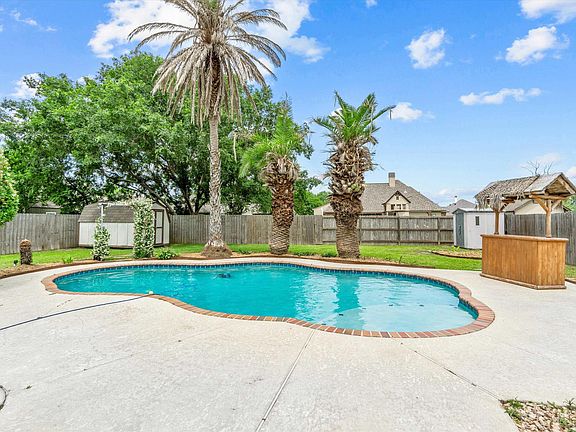 2nd image of 39484 Meadowbrook Ave