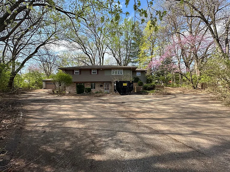 2725 W Radan Ct — Photo 1