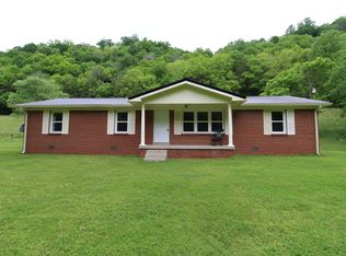 2424 Hartsville Rd, Lafayette, TN 37083