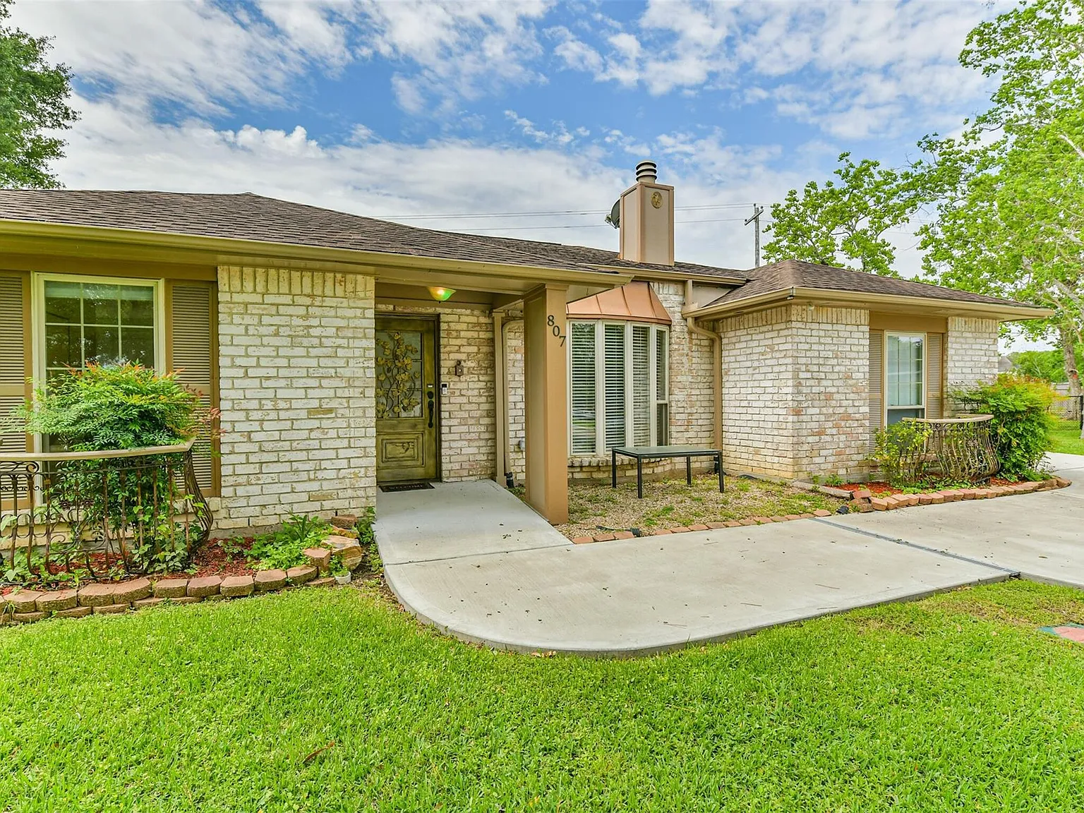 4 bed, 3.0 bath, 2646 sqft, $2,400 — Photo 4
