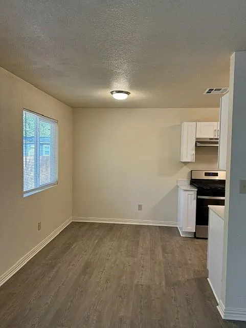 3 bed, 2.0 bath, 1084 sqft, $1,850 — Photo 4