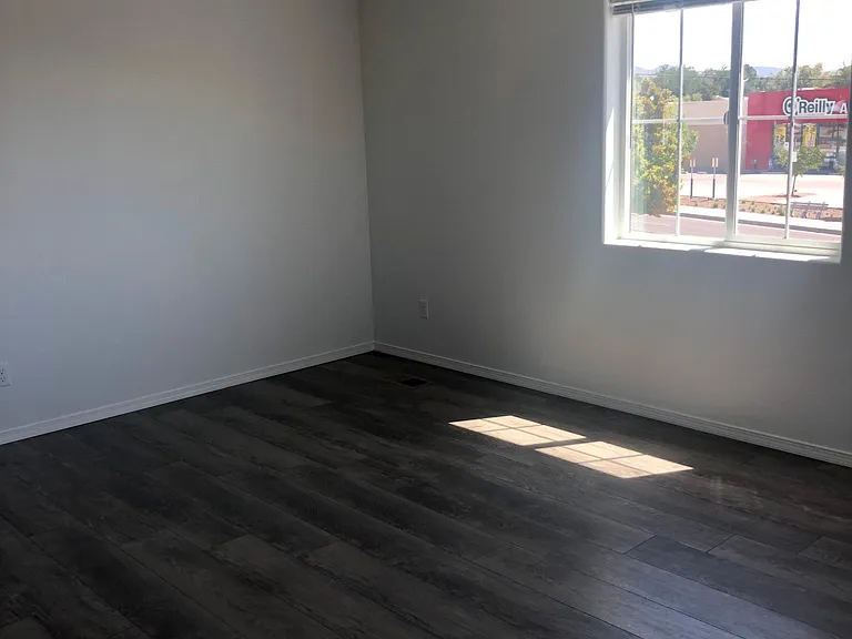 900 Chelwood Park Blvd NE — Photo 9