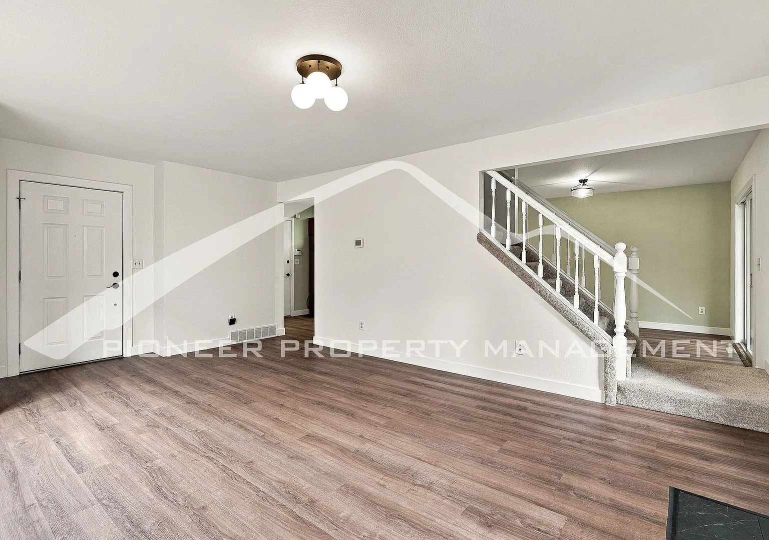Spacious Home with Central AC and Washer/Dryer — Photo 3