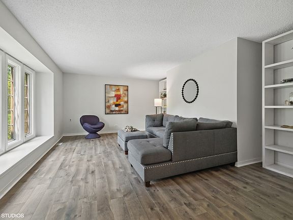 3rd image of 4655 Celano Dr