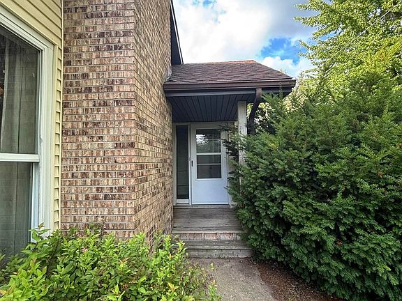 4th image of 4589 N Geneva Rd