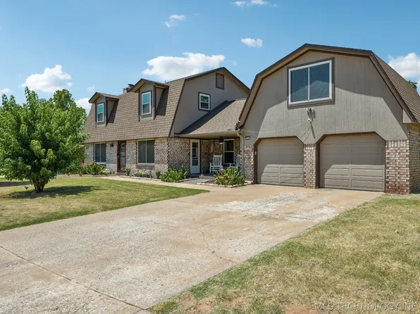 904 N Holly St, Jenks, OK 74037