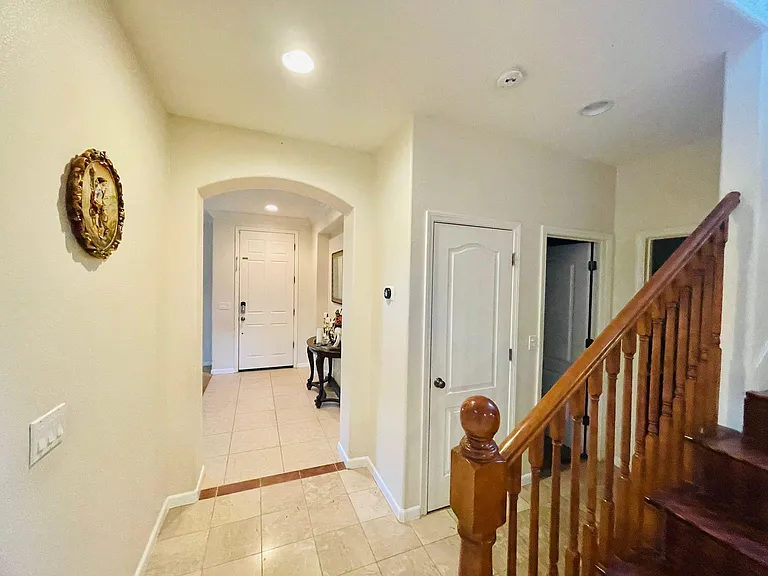 381 W Alameda Dr — Photo 9