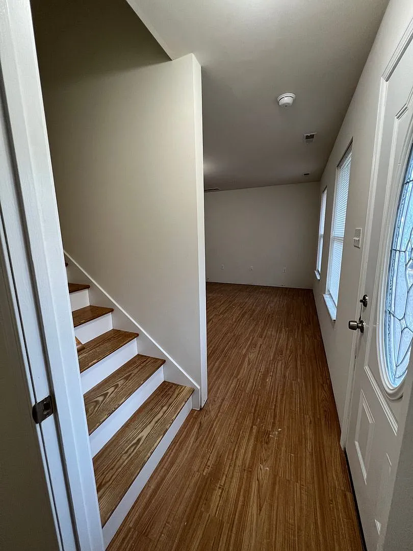 3 Bedroom 2 baths Cape Cod Style Home on 5 Acres — Photo 1