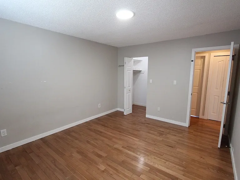 2160 Laurier Ave — Photo 15