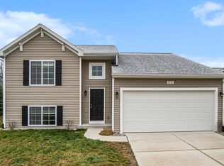 716 Manorwood Cir, Benton Harbor, MI 49022