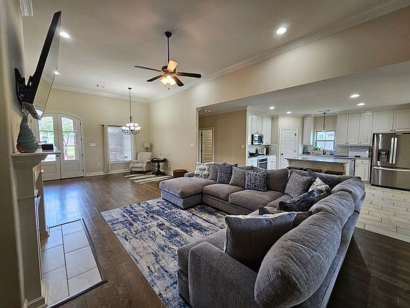 4th image of 43283 Pond View Dr