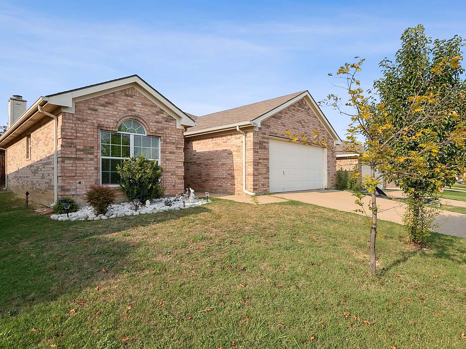 1st image of 2916 Carolina Dr