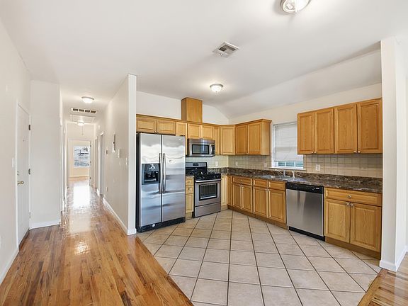 4th image of 28 W 17th St #2