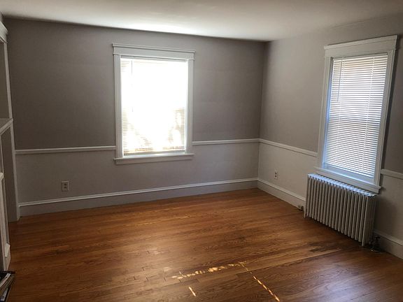 5th image of 21 Alden Dr