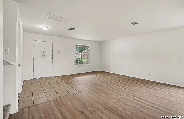 4 bed, 2.5 bath, 2832 sqft, $2,800 — Photo 4