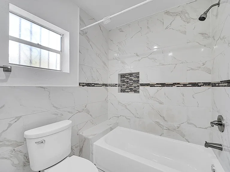 1646 NE 150th St #1 — Photo 19