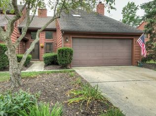 726 Village Club Rd #726-B, Northfield, OH 44067