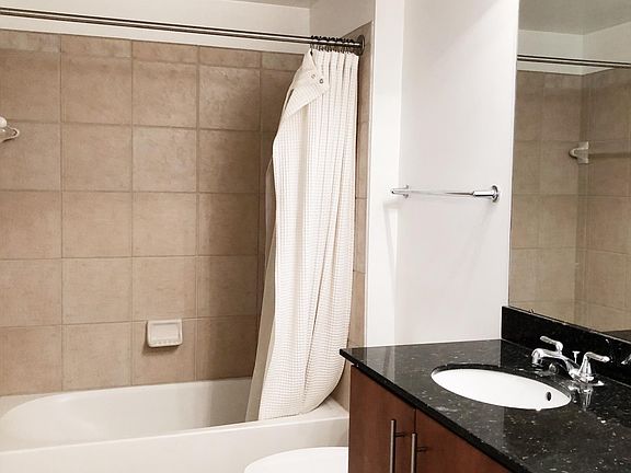 5th image of 1021 N Garfield St APT 542