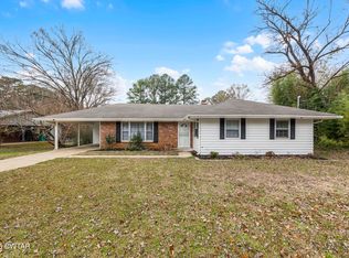 105 Montclair Dr, Jackson, TN 38301