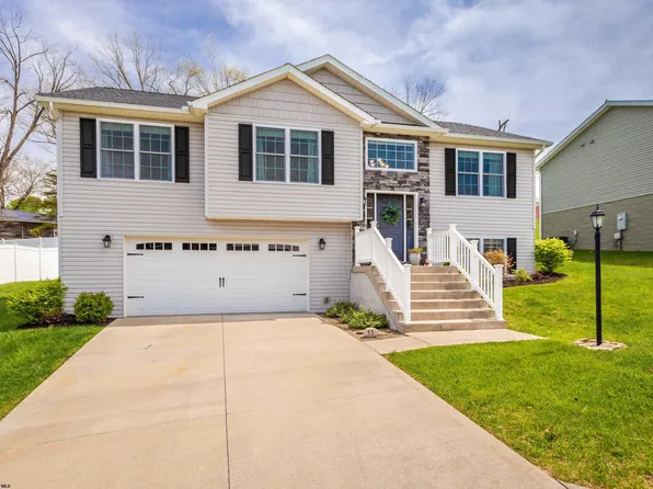 55 Friend Dr, Morgantown, WV 26508