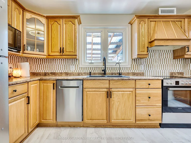 84 Lincoln Ave — Photo 9