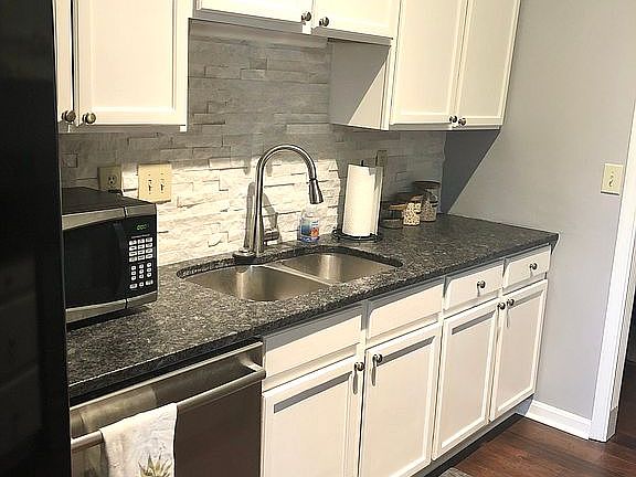 All appliances stay. 