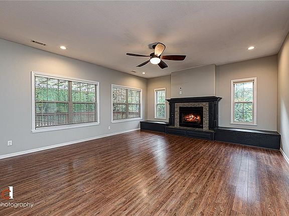 4th image of 27 Taylor Dr