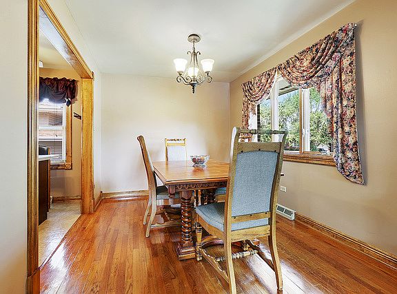 5th image of 19408 Oakwood Ave