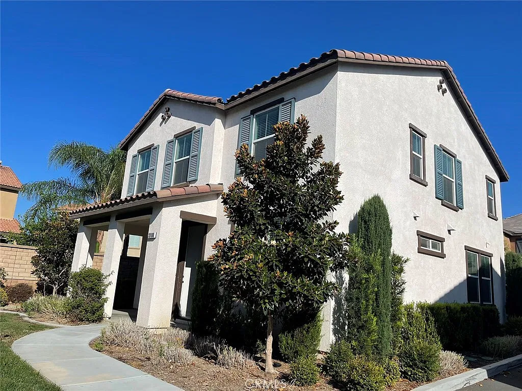 4 bed, 3.5 bath, 2300 sqft, $3,550 — Photo 1
