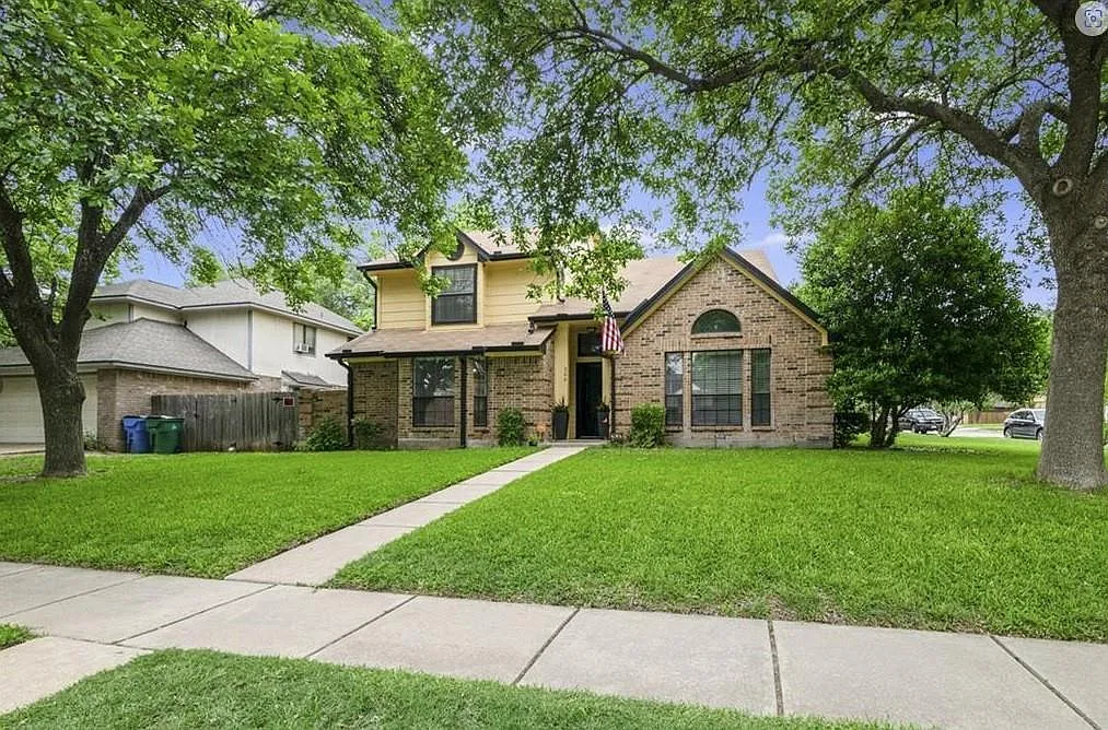 4 bed, 2.5 bath, 2571 sqft, $2,550 — Photo 1