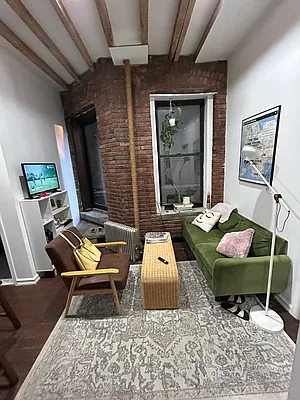 Rented by Triumph Property Group | media 7