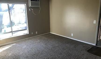 Rose Glen Apartments — Photo 5