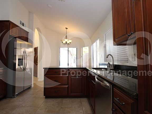 3rd image of 55 E La Vieve Ln